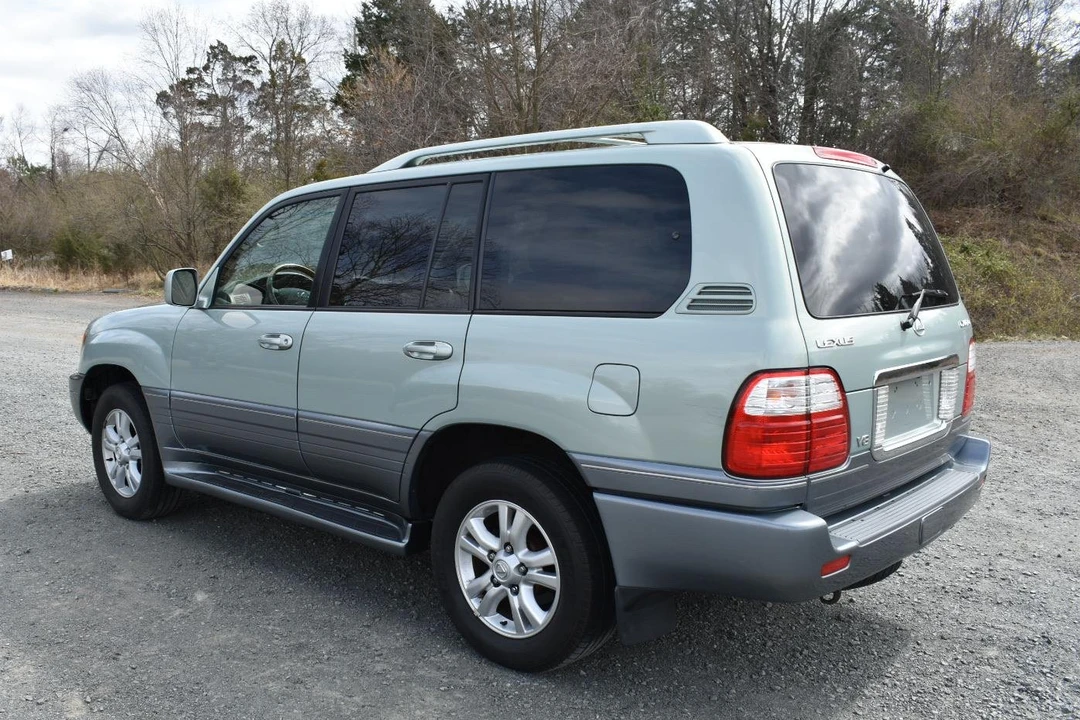 2005 Lexus LX 2nd Gen - Image 3 of 31