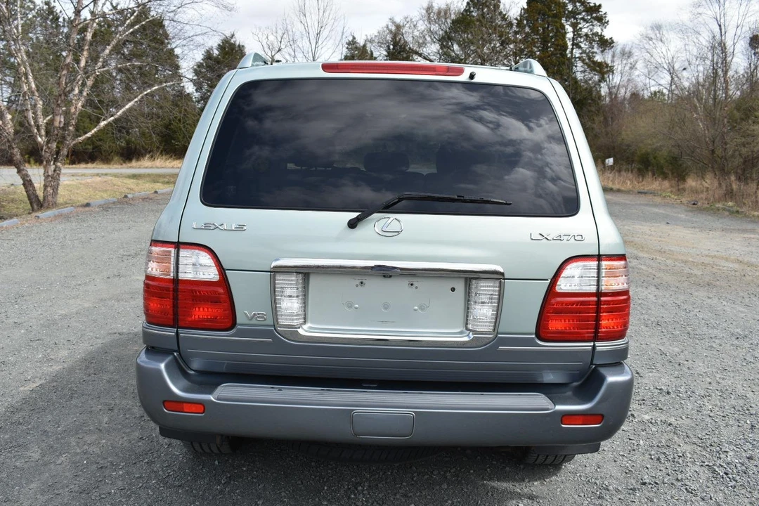 2005 Lexus LX 2nd Gen - Image 5 of 31
