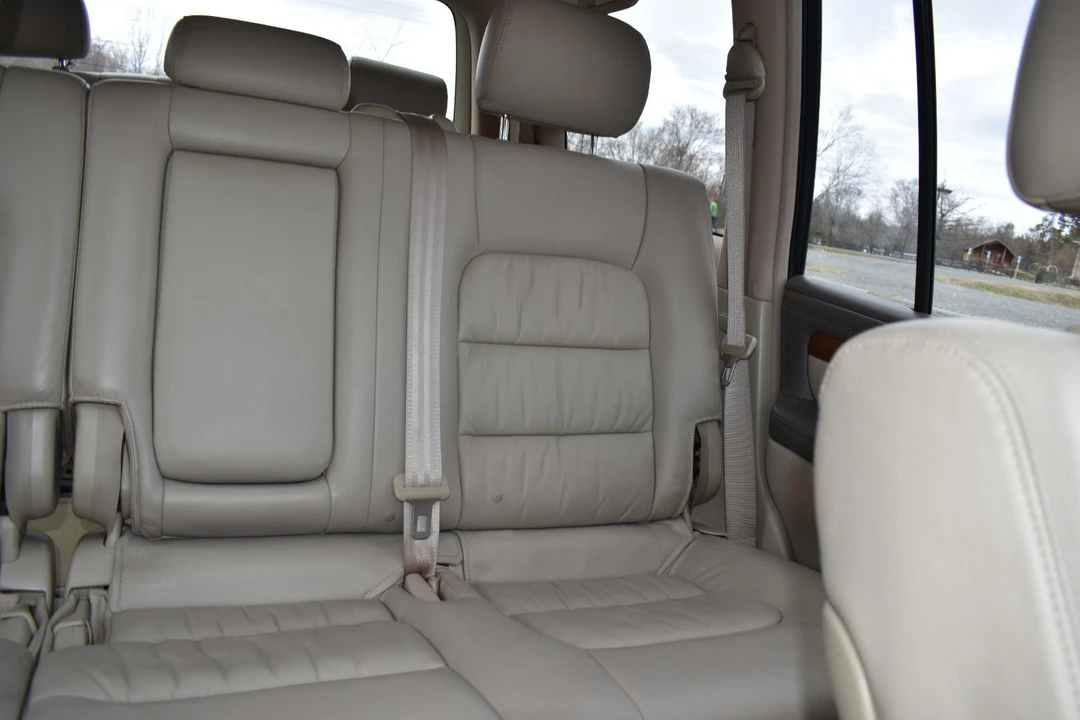 2005 Lexus LX 2nd Gen - Image 27 of 31