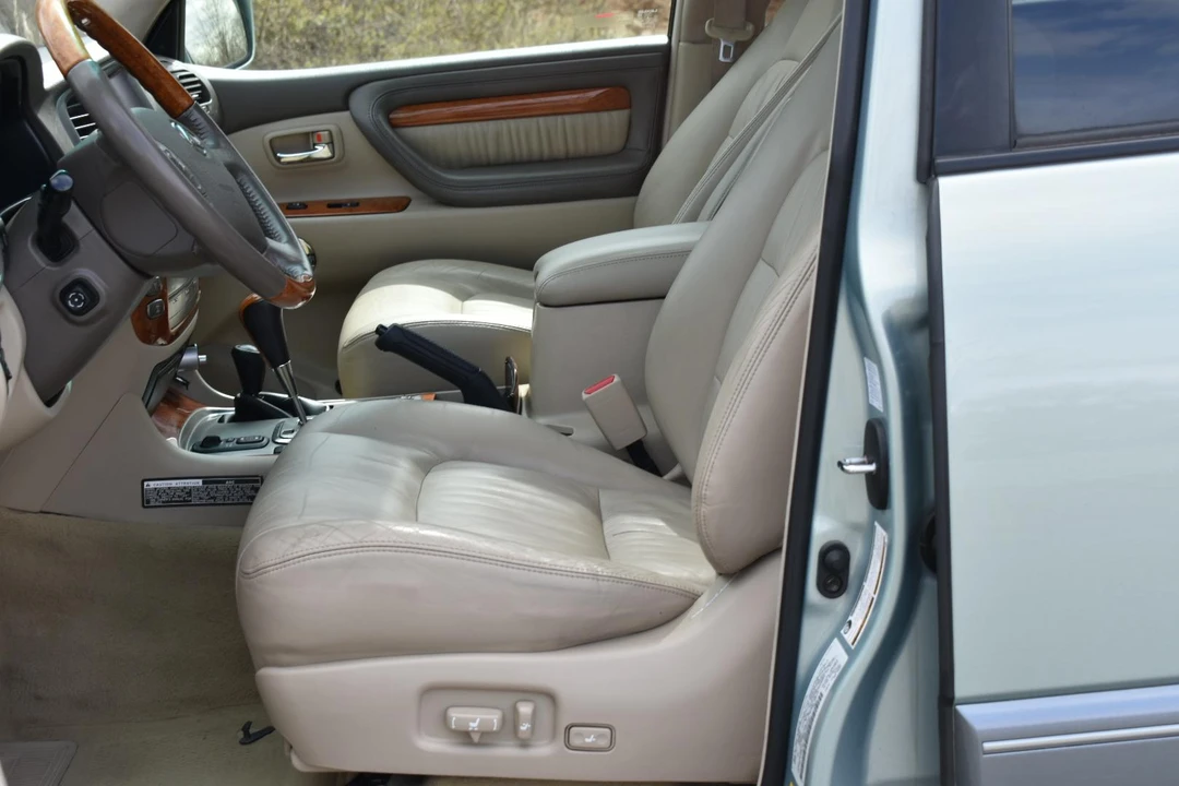 2005 Lexus LX 2nd Gen - Image 30 of 31