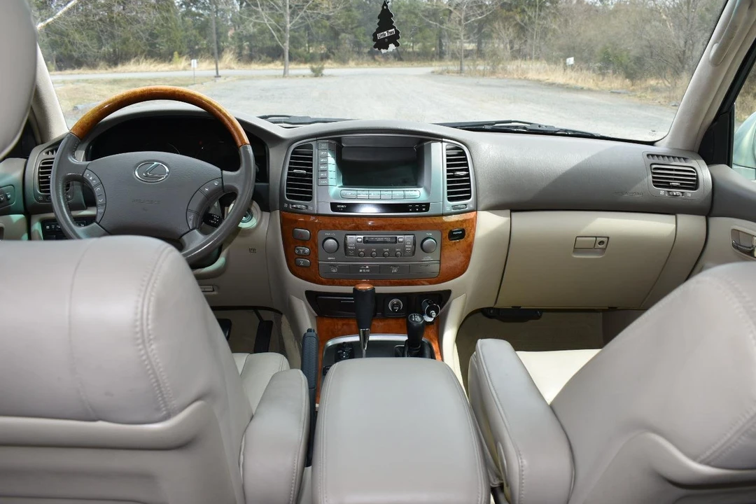 2005 Lexus LX 2nd Gen - Image 21 of 31