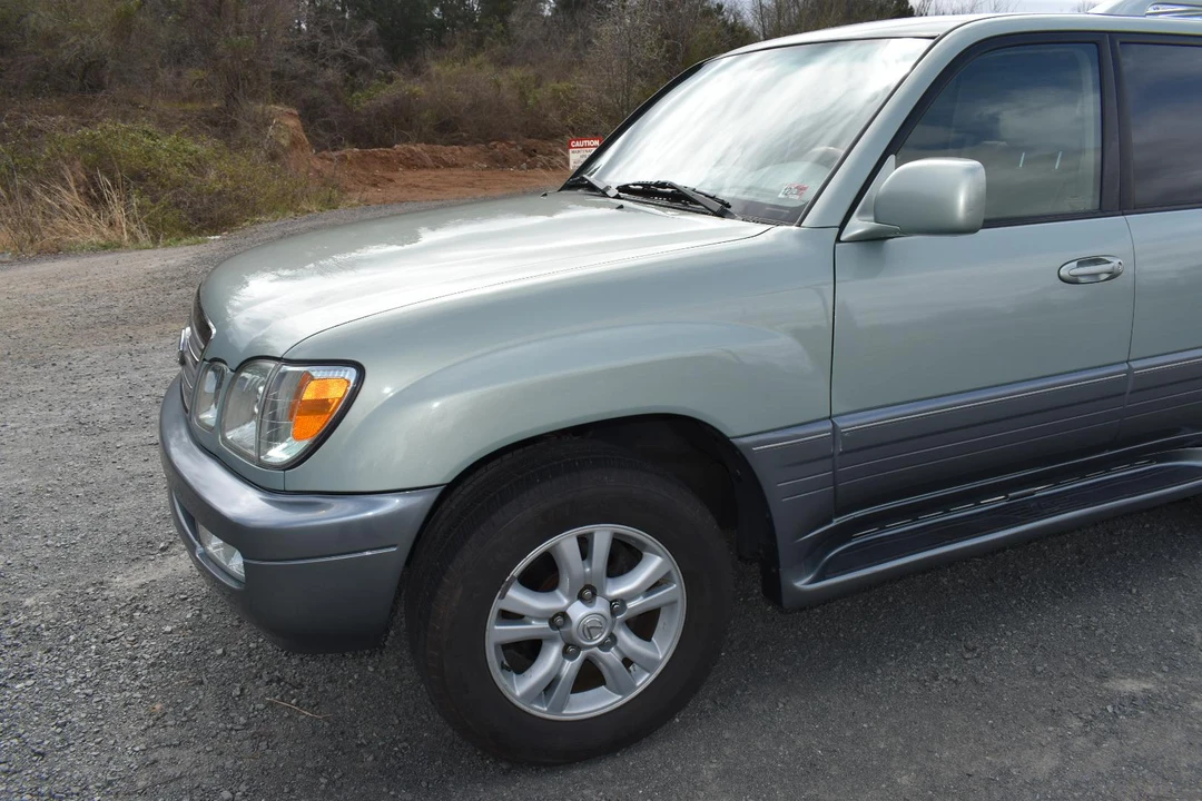 2005 Lexus LX 2nd Gen - Image 8 of 31