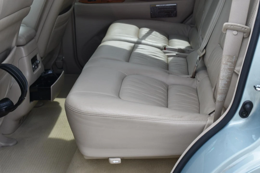 2005 Lexus LX 2nd Gen - Image 25 of 31
