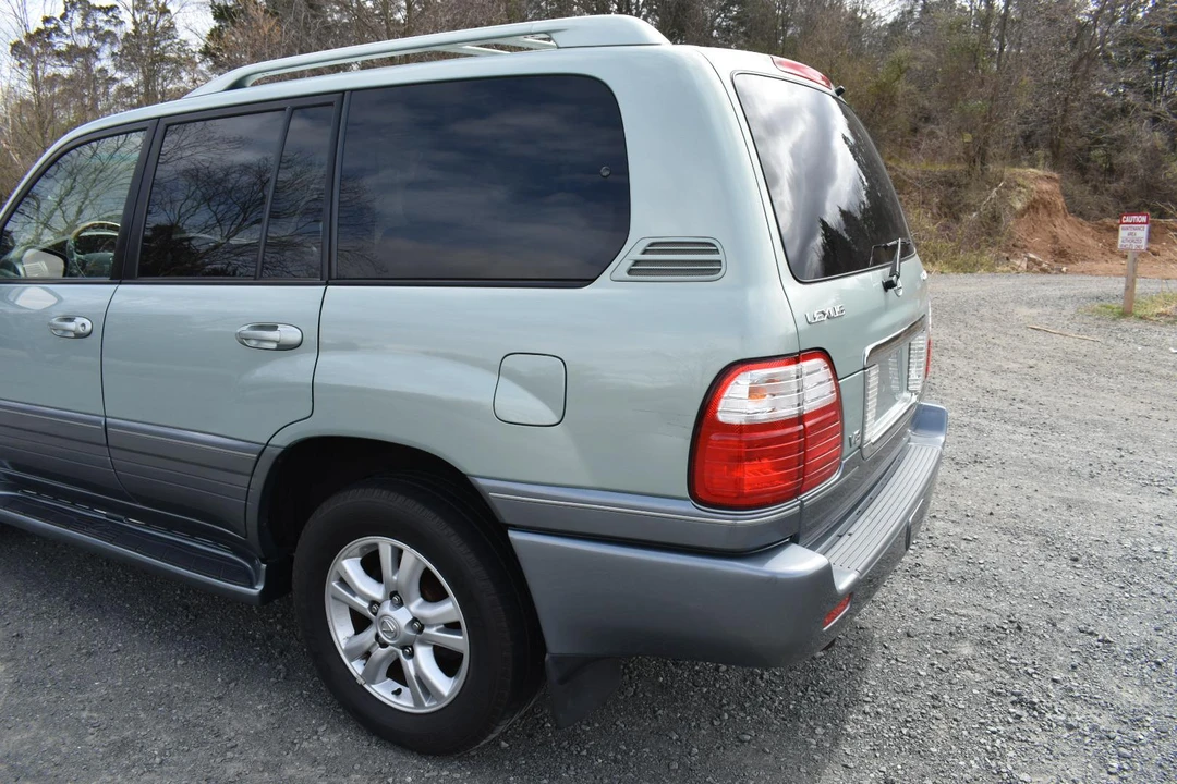 2005 Lexus LX 2nd Gen - Image 13 of 31