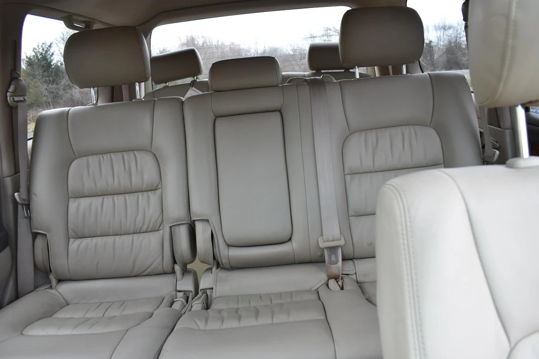 2005 Lexus LX 2nd Gen - Image 28 of 31