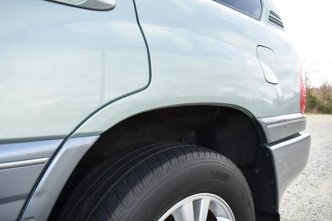 2005 Lexus LX 2nd Gen - Image 11 of 31