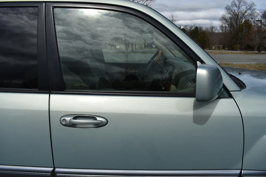 2005 Lexus LX 2nd Gen - Image 18 of 31