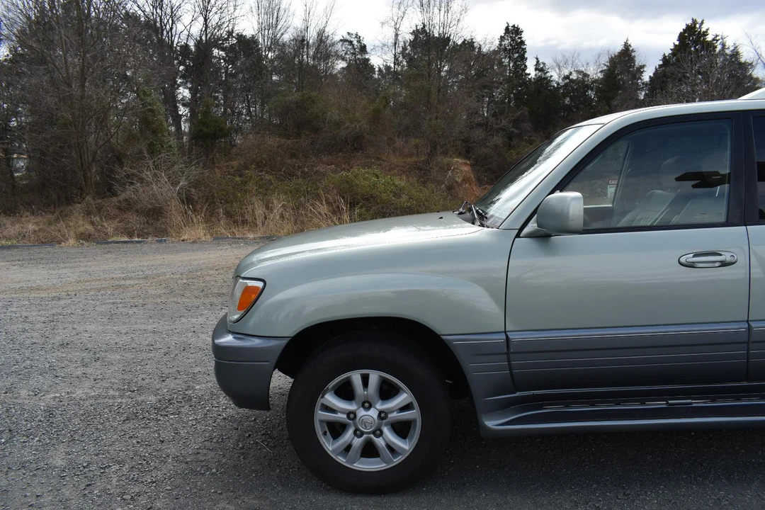 2005 Lexus LX 2nd Gen - Image 9 of 31