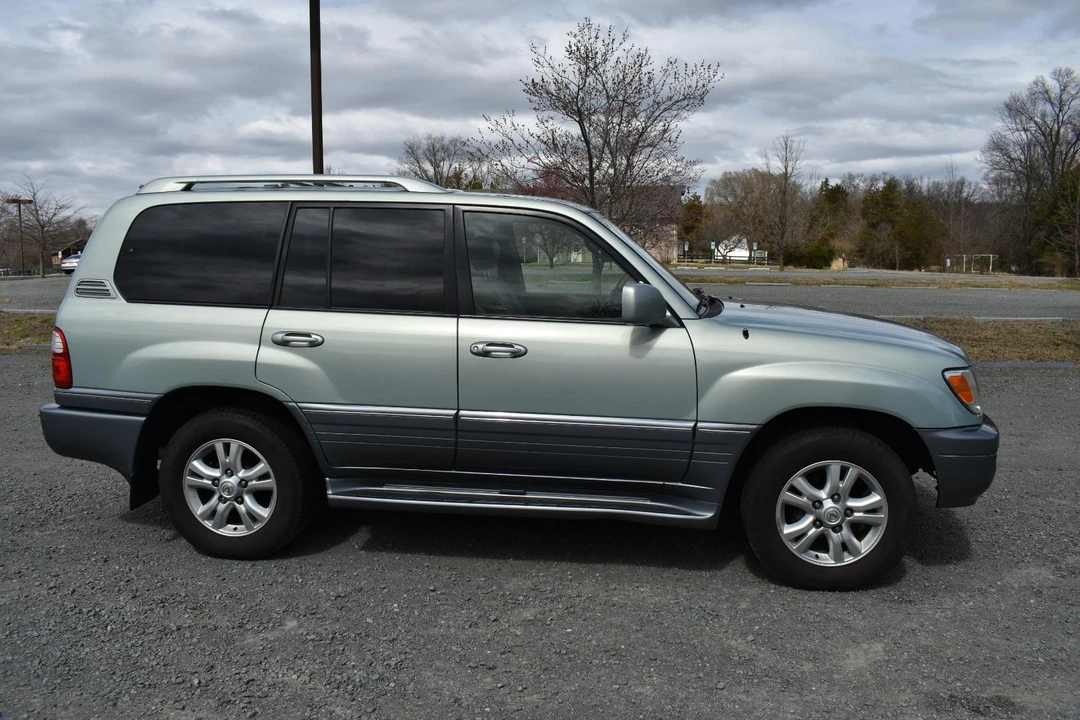 2005 Lexus LX 2nd Gen - Image 19 of 31
