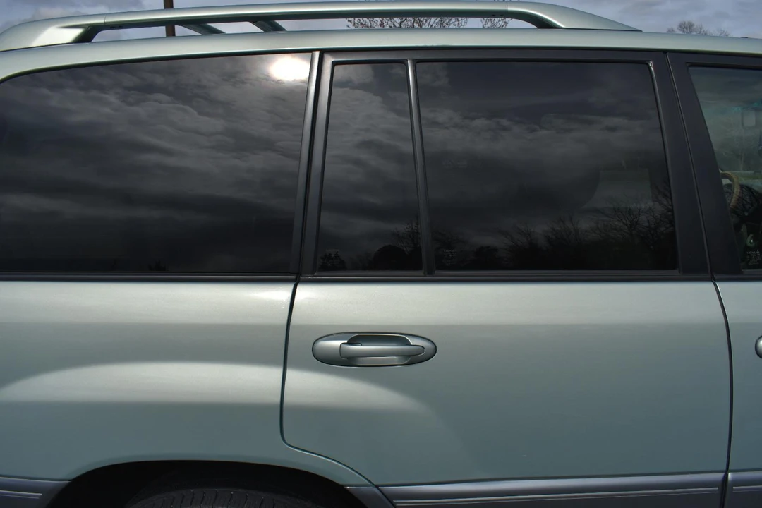 2005 Lexus LX 2nd Gen - Image 16 of 31