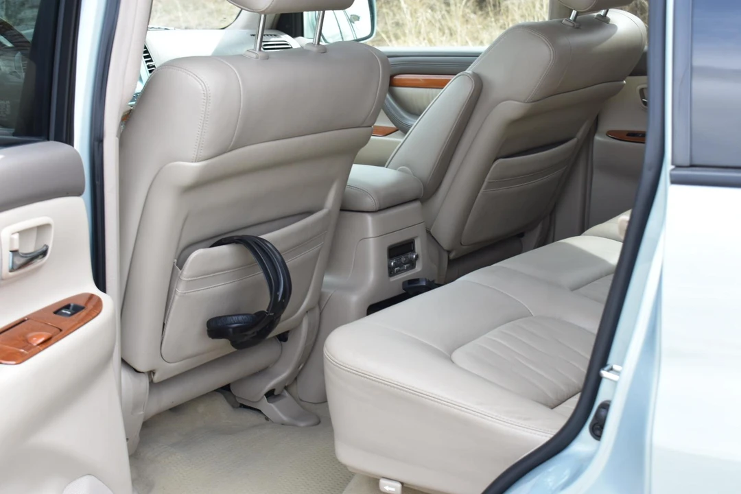 2005 Lexus LX 2nd Gen - Image 26 of 31