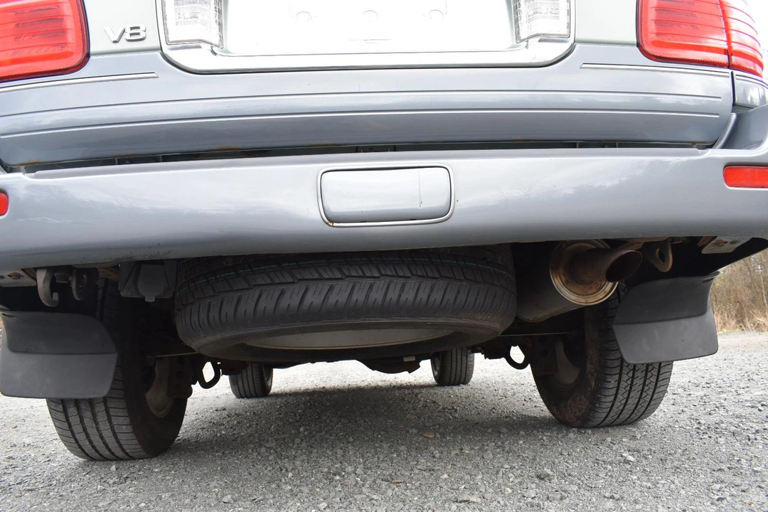 2005 Lexus LX 2nd Gen - Image 15 of 31