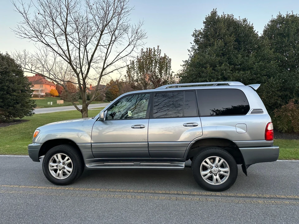 2005 Lexus LX 2nd Gen - Image 24 of 31