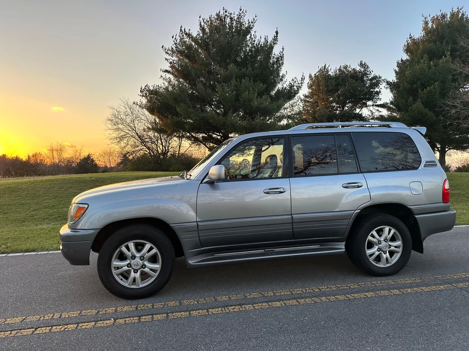 2005 Lexus LX 2nd Gen - Image 21 of 31