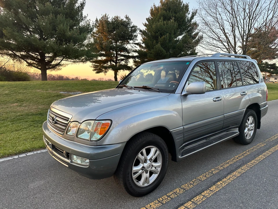 2005 Lexus LX 2nd Gen - Image 15 of 31