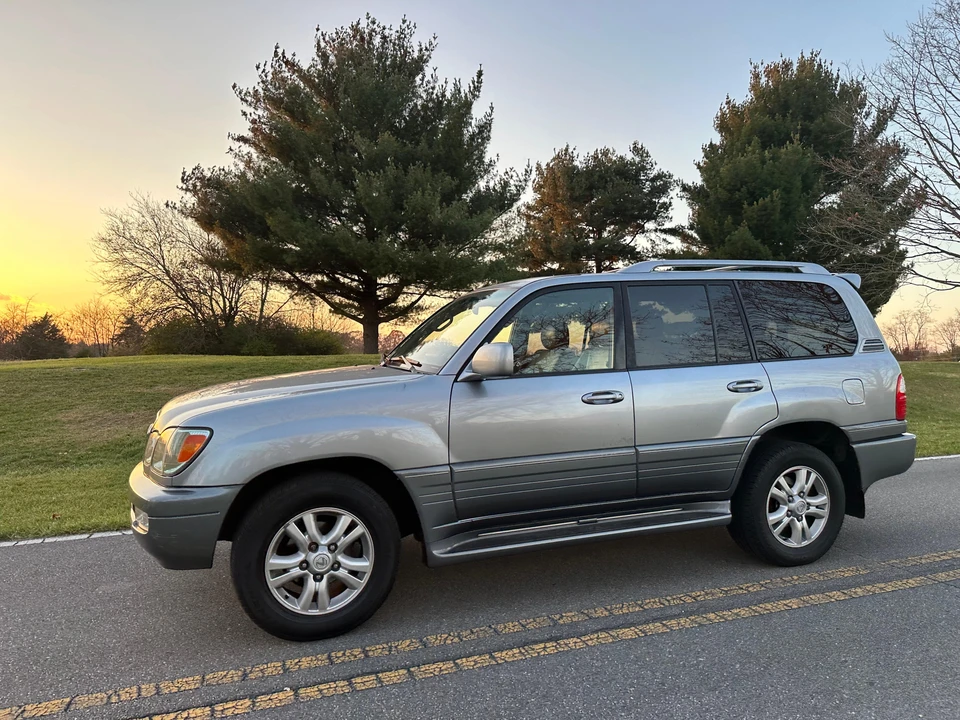 2005 Lexus LX 2nd Gen - Image 20 of 31
