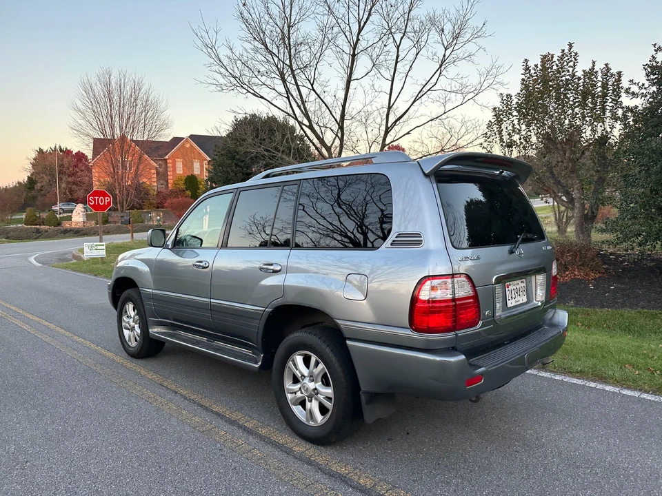 2005 Lexus LX 2nd Gen - Image 29 of 31