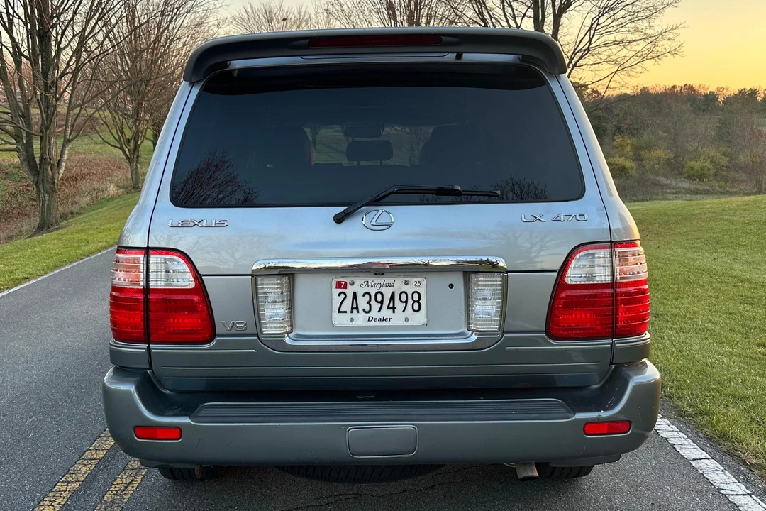 2005 Lexus LX 2nd Gen - Image 5 of 31