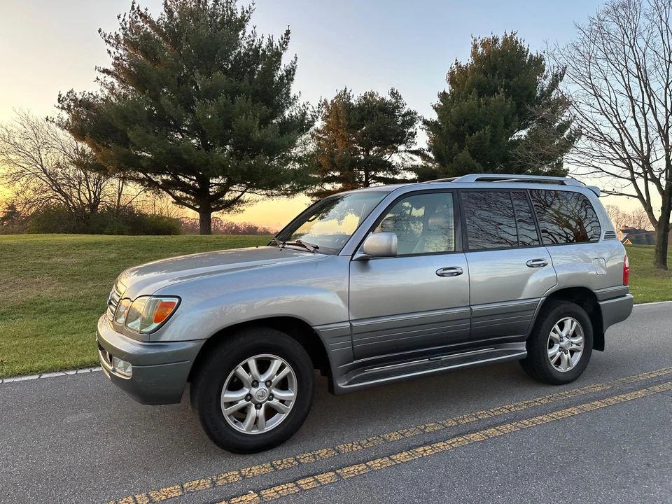 2005 Lexus LX 2nd Gen - Image 19 of 31