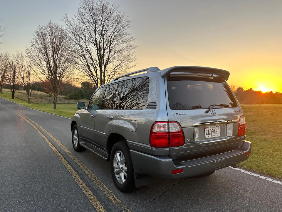 2005 Lexus LX 2nd Gen - Image 30 of 31