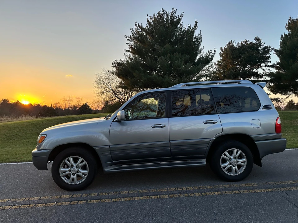 2005 Lexus LX 2nd Gen - Image 22 of 31