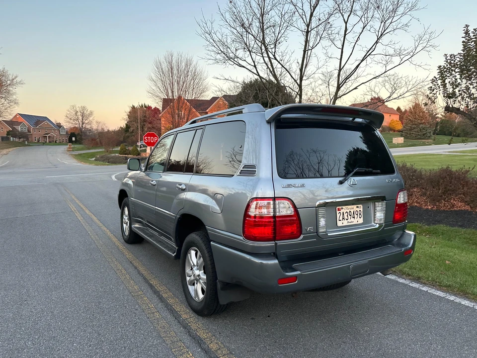 2005 Lexus LX 2nd Gen - Image 31 of 31