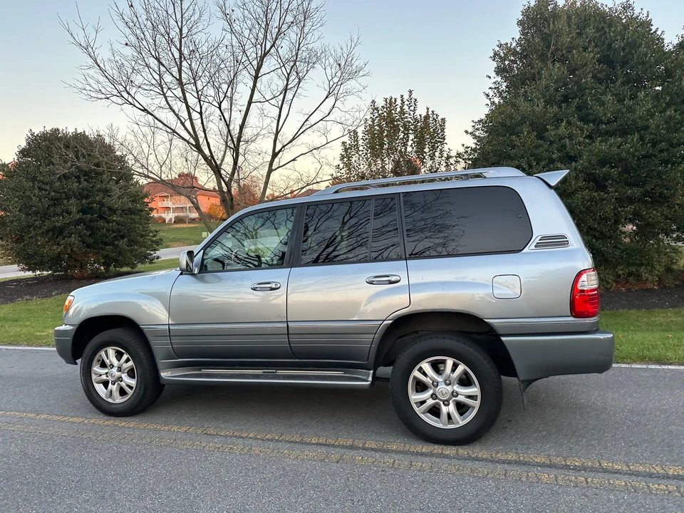 2005 Lexus LX 2nd Gen - Image 26 of 31