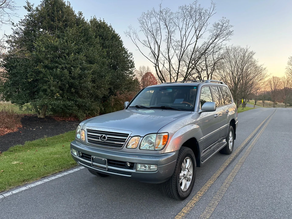 2005 Lexus LX 2nd Gen - Image 11 of 31