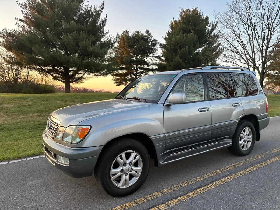 2005 Lexus LX 2nd Gen - Image 17 of 31