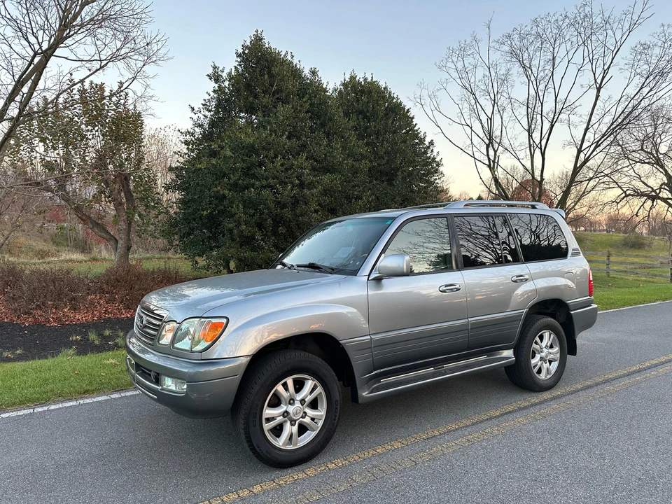 2005 Lexus LX 2nd Gen - Image 18 of 31
