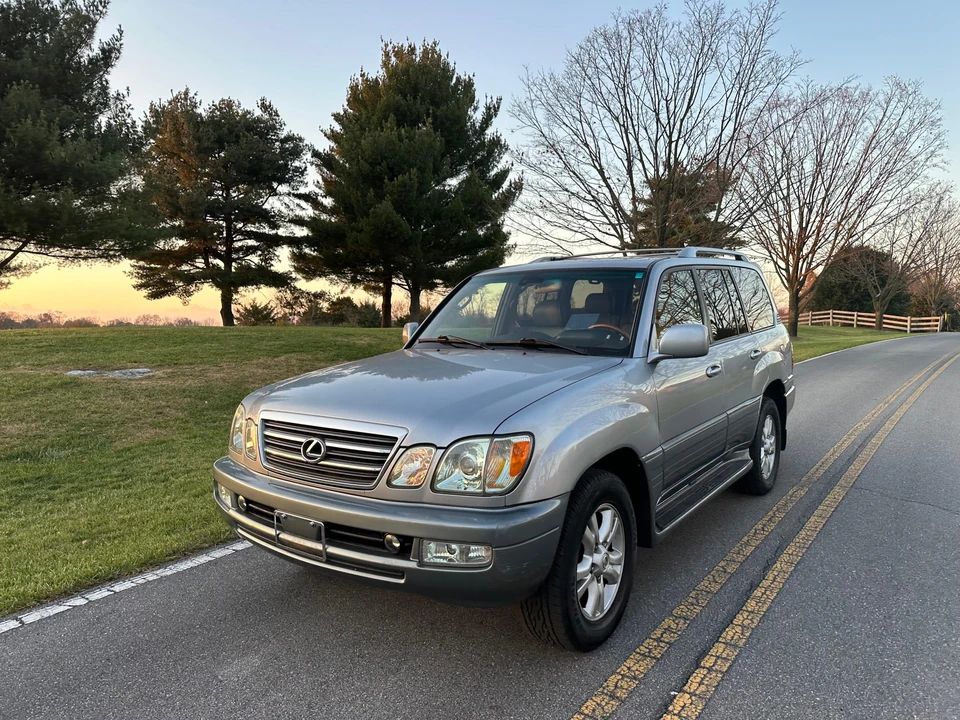 2005 Lexus LX 2nd Gen - Image 10 of 31