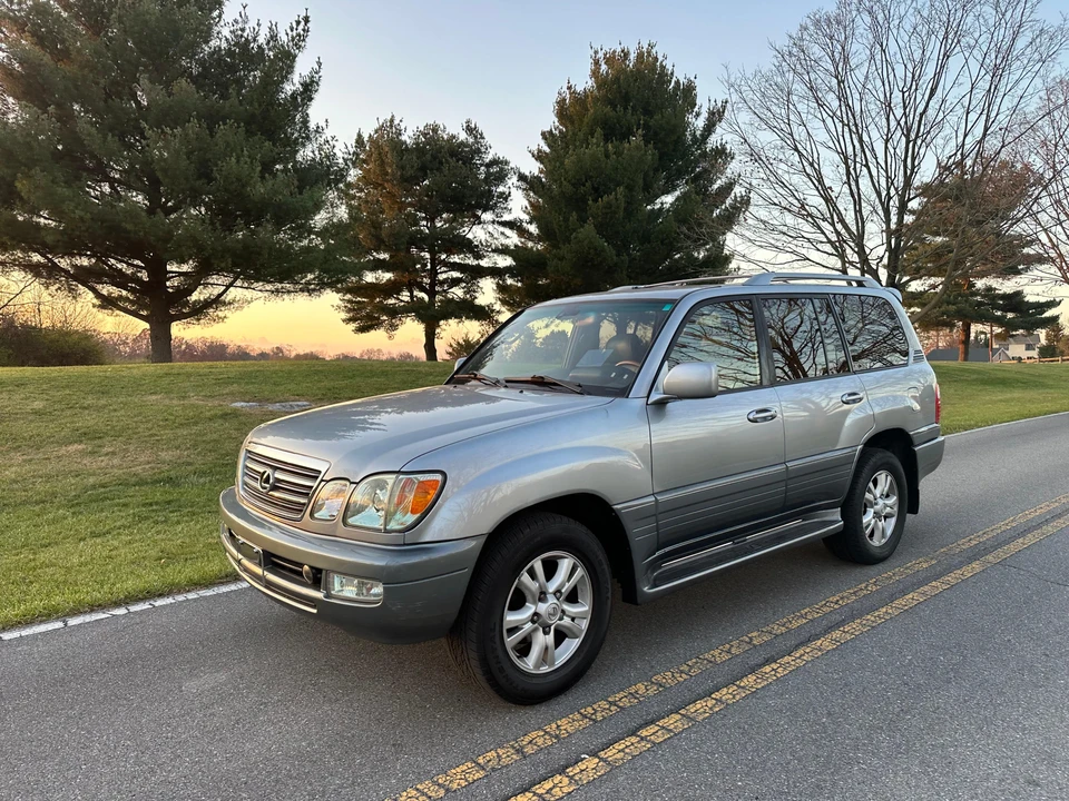 2005 Lexus LX 2nd Gen - Image 14 of 31
