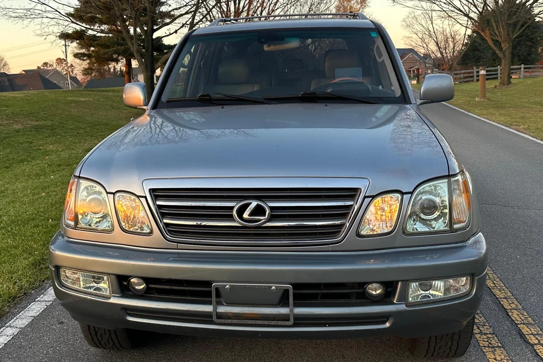 2005 Lexus LX 2nd Gen - Image 2 of 31