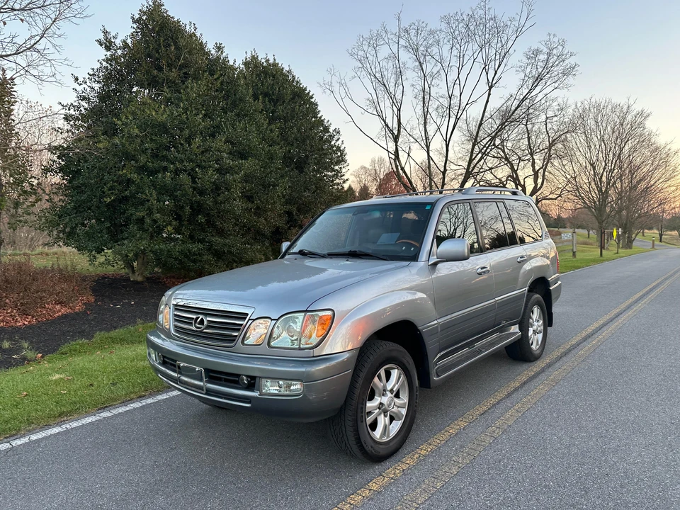 2005 Lexus LX 2nd Gen - Image 12 of 31