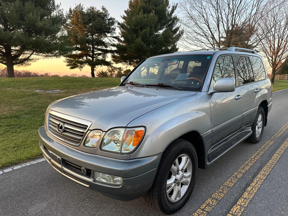 2005 Lexus LX 2nd Gen - Image 9 of 31