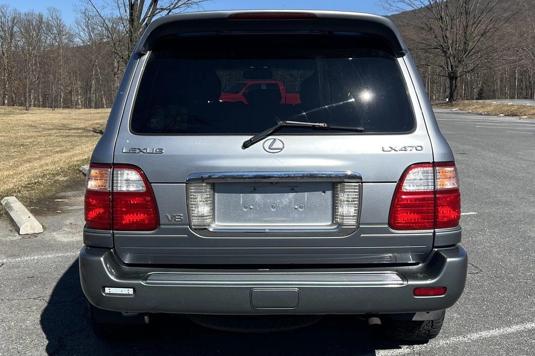 2005 Lexus LX 2nd Gen - Image 5 of 31