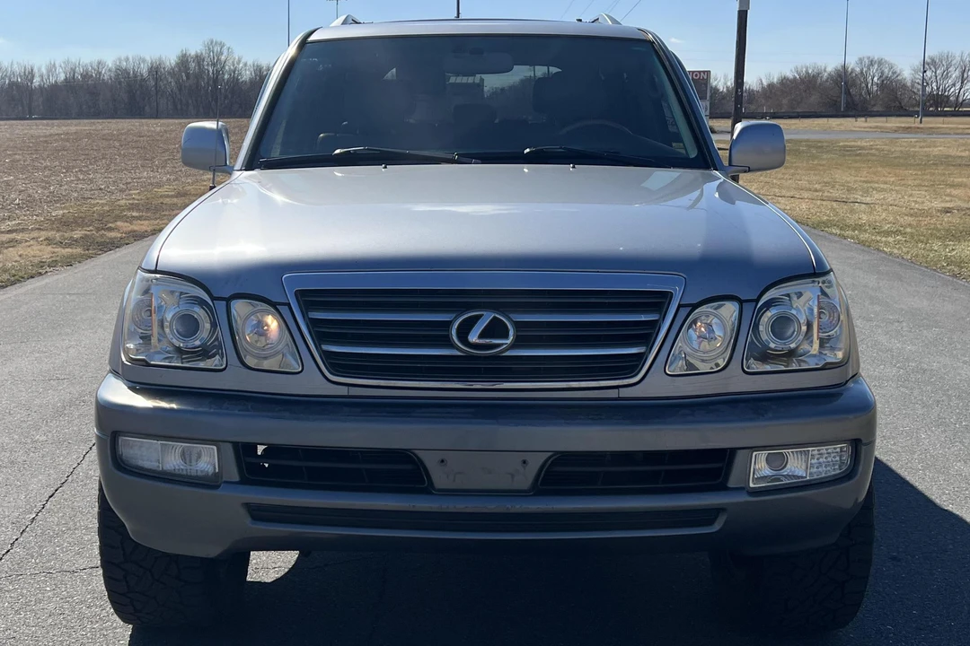 2005 Lexus LX 2nd Gen - Image 2 of 31