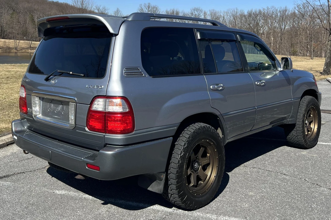 2005 Lexus LX 2nd Gen - Image 4 of 31
