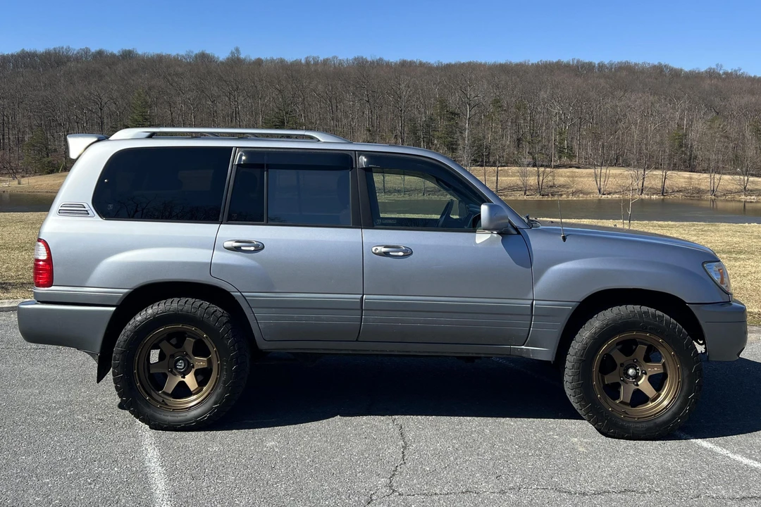 2005 Lexus LX 2nd Gen - Image 3 of 31