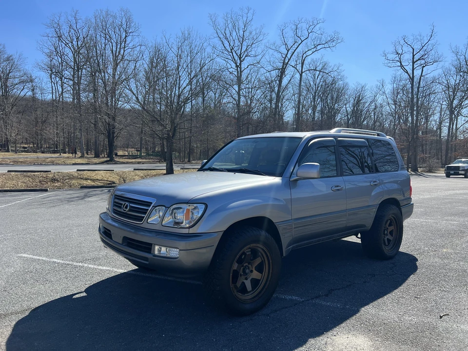 2005 Lexus LX 2nd Gen - Image 9 of 31