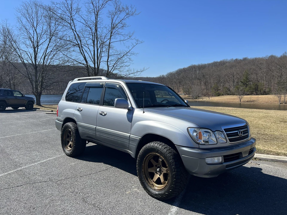 2005 Lexus LX 2nd Gen - Image 27 of 31