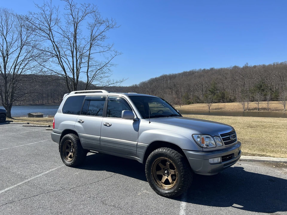 2005 Lexus LX 2nd Gen - Image 26 of 31