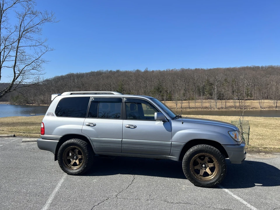 2005 Lexus LX 2nd Gen - Image 24 of 31