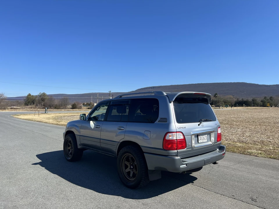 2005 Lexus LX 2nd Gen - Image 19 of 31