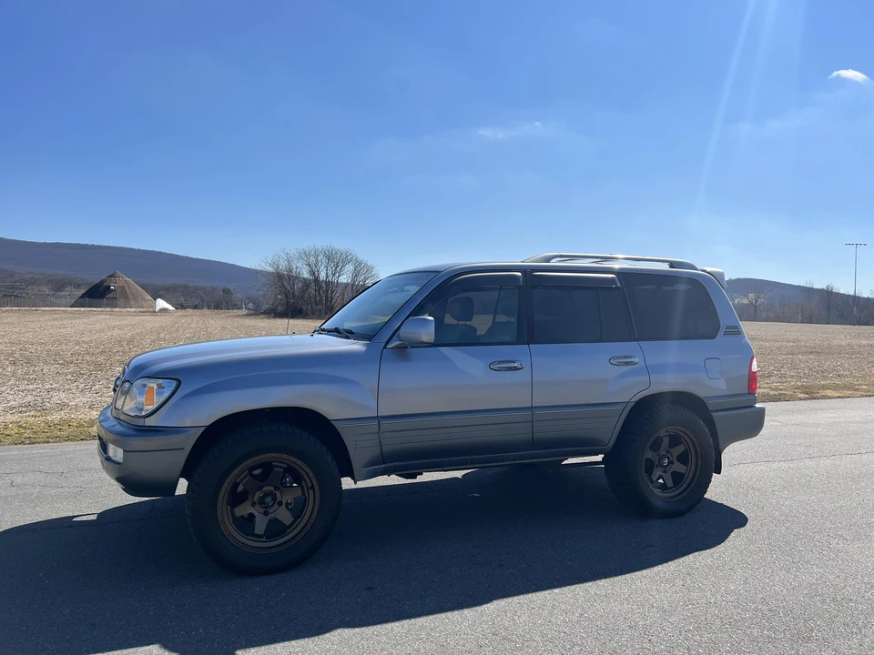 2005 Lexus LX 2nd Gen - Image 14 of 31