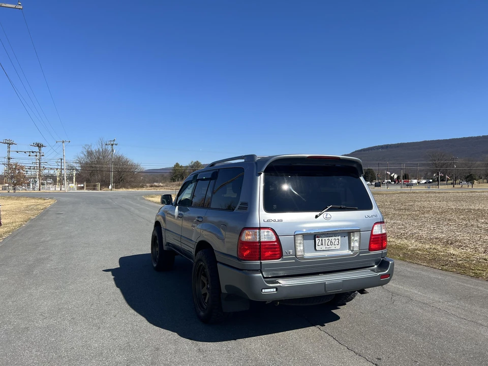2005 Lexus LX 2nd Gen - Image 21 of 31