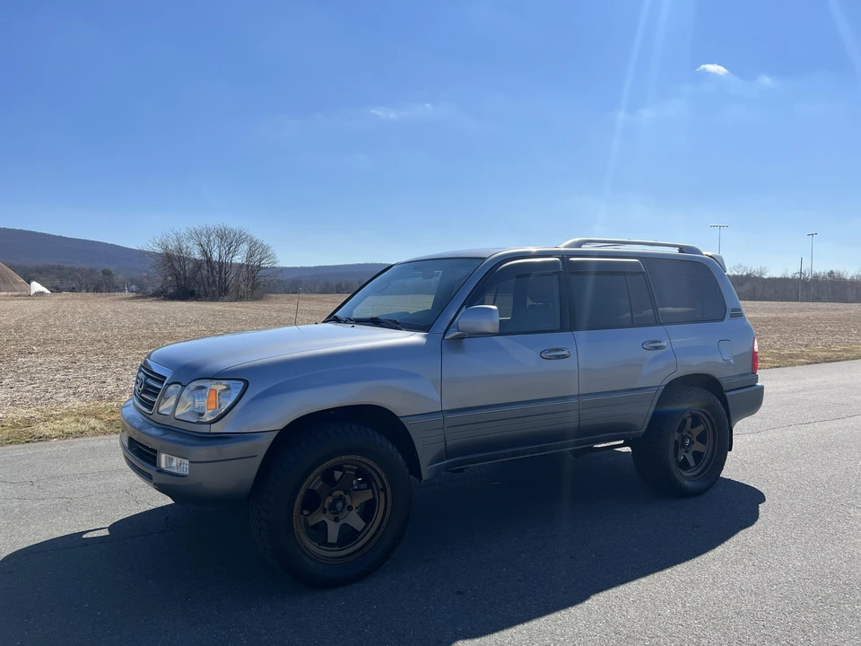 2005 Lexus LX 2nd Gen - Image 12 of 31