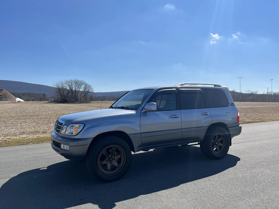 2005 Lexus LX 2nd Gen - Image 13 of 31