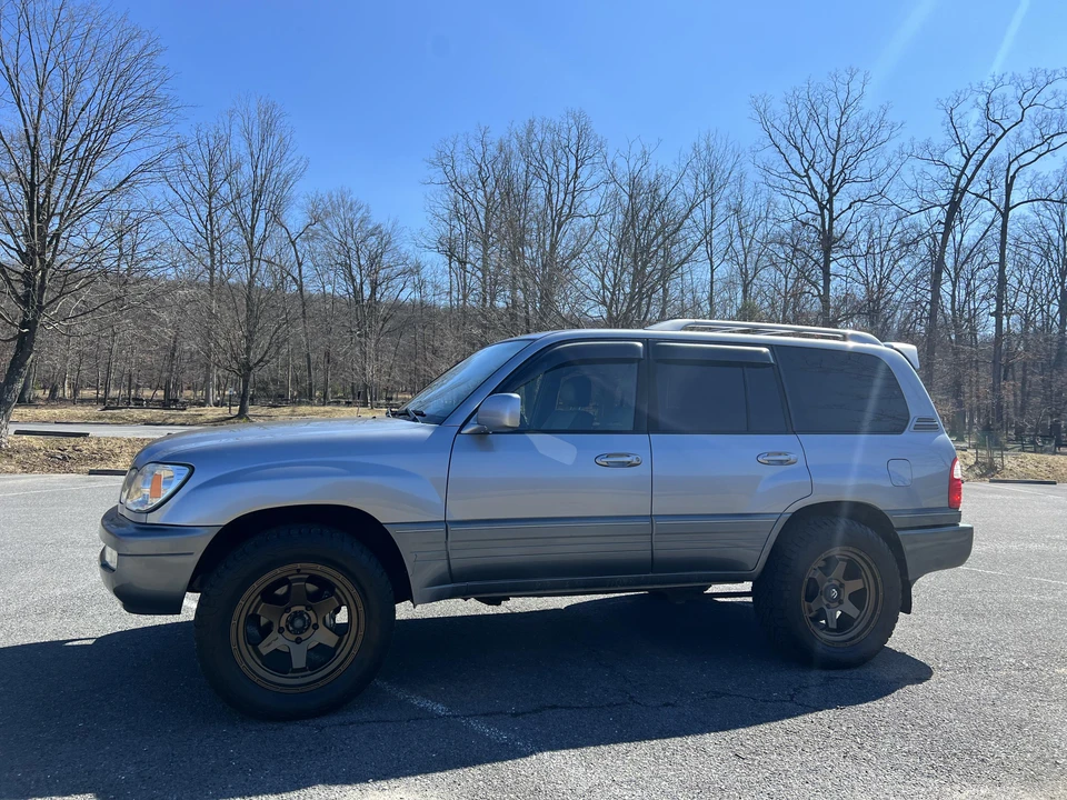 2005 Lexus LX 2nd Gen - Image 15 of 31