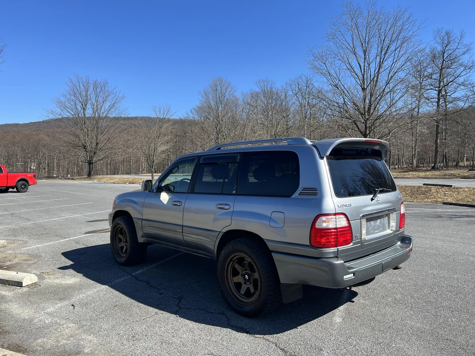 2005 Lexus LX 2nd Gen - Image 20 of 31